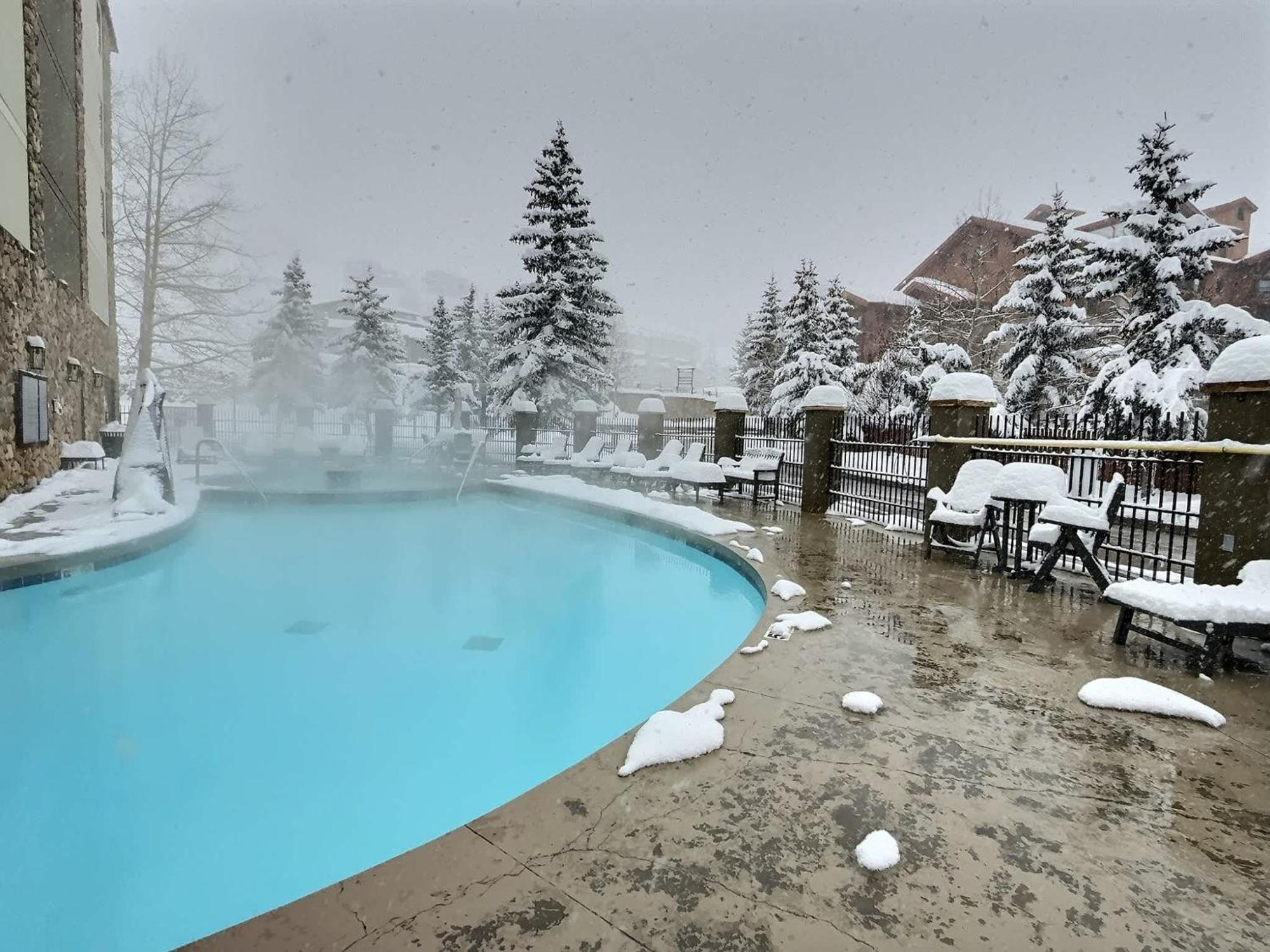 Studio 211 - Perfect Location With Pool And Hot Tub Крестед Бют Екстериор снимка
